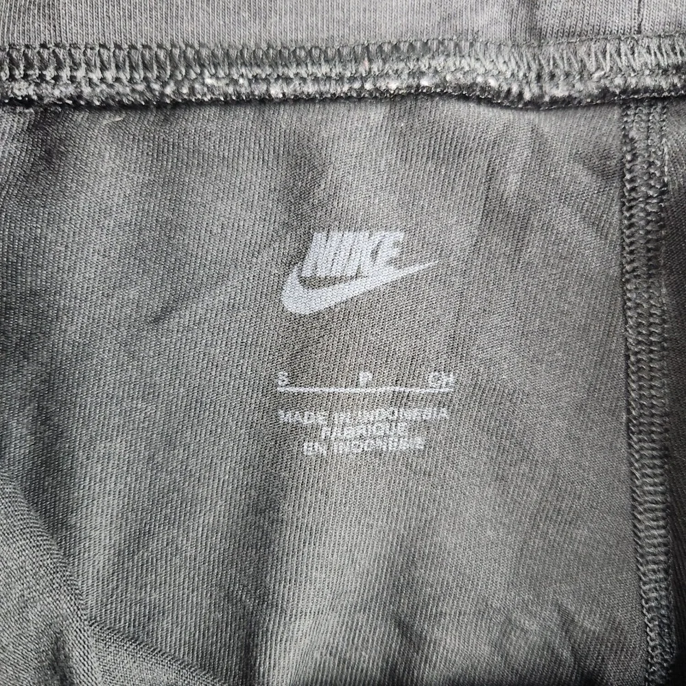 Nike Sportswear Essential Leggings Womens Small Black Swoosh Logo High Waisted